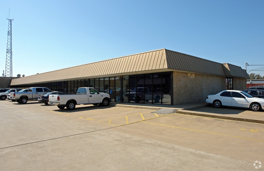2650 Lombardy Ln, Dallas, TX à louer - Photo du bâtiment - Image 3 de 4