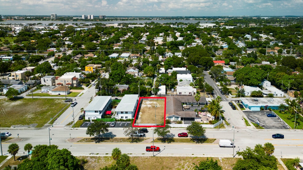 3201 Broadway, West Palm Beach, FL for sale - Building Photo - Image 3 of 8