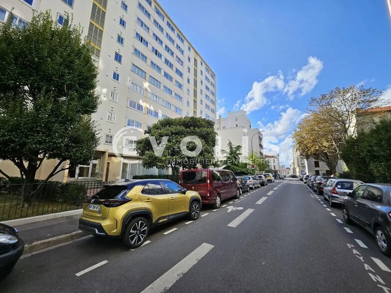 Office in Vanves for lease - Building Photo - Image 1 of 6