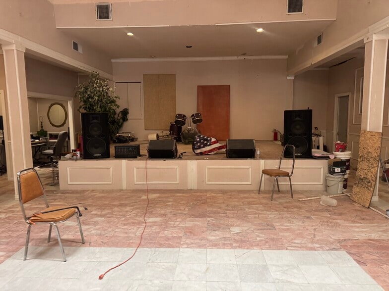 5824 Doniphan Dr, El Paso, TX for sale - Building Photo - Image 3 of 9