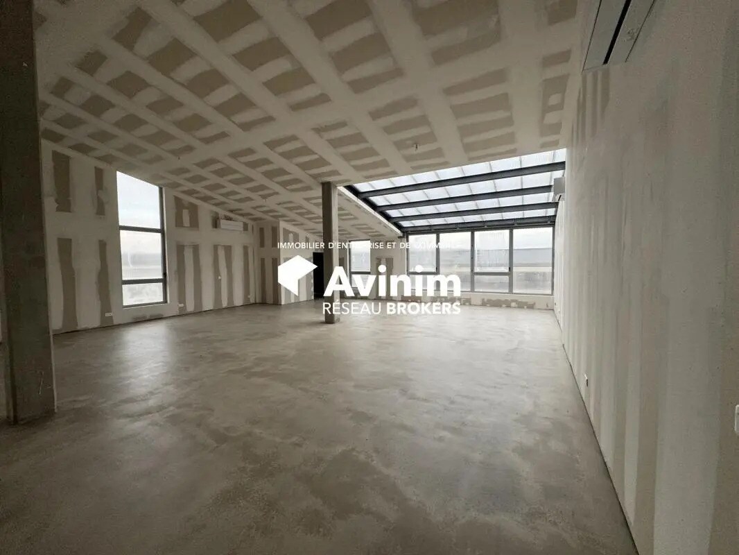 Flex in Bordeaux for lease Building Photo- Image 1 of 25