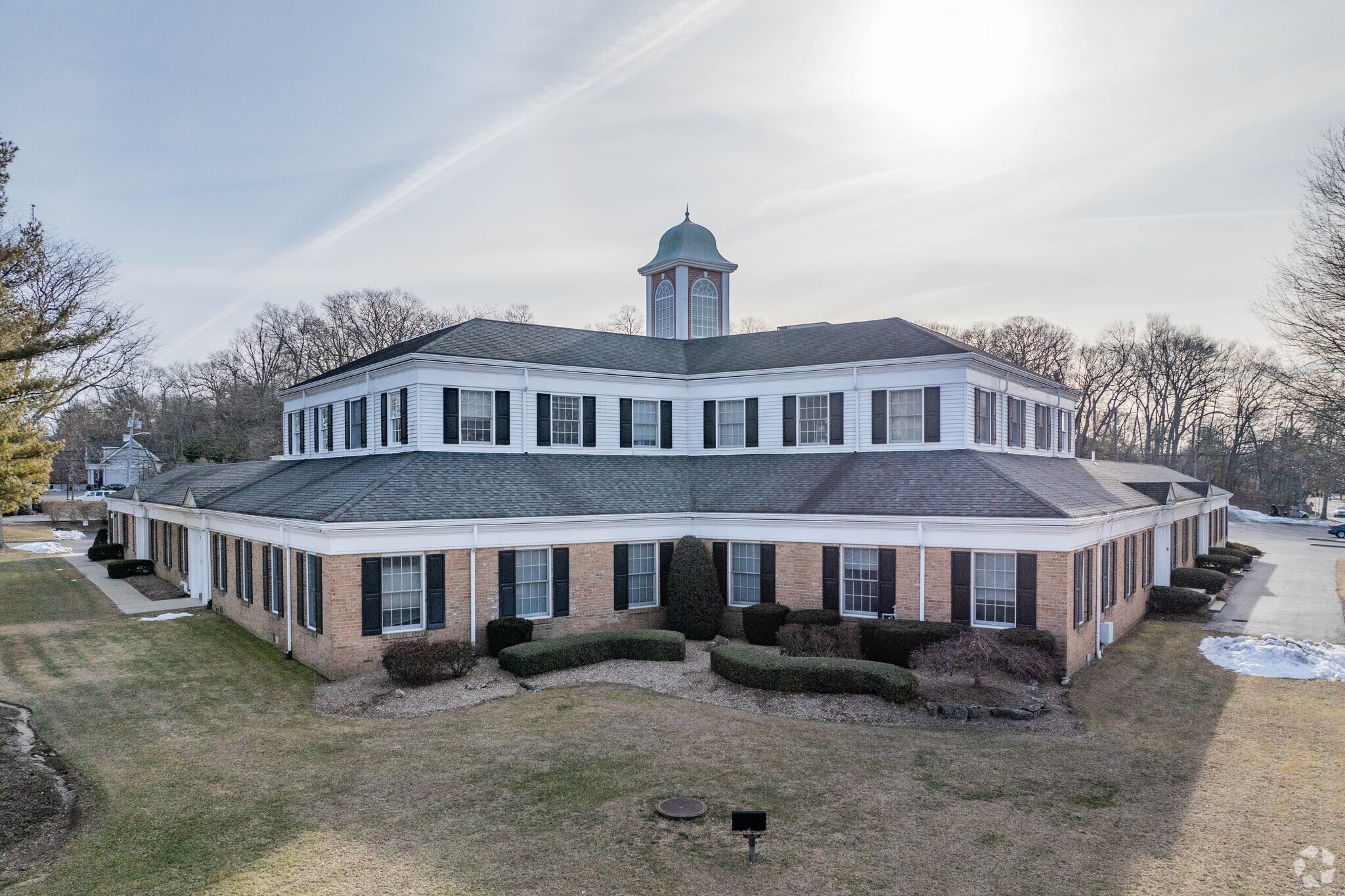 300 E Main St, Smithtown, NY for lease Primary Photo- Image 1 of 10