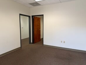 2725 Kirby Rd, Memphis, TN for lease Interior Photo- Image 2 of 11