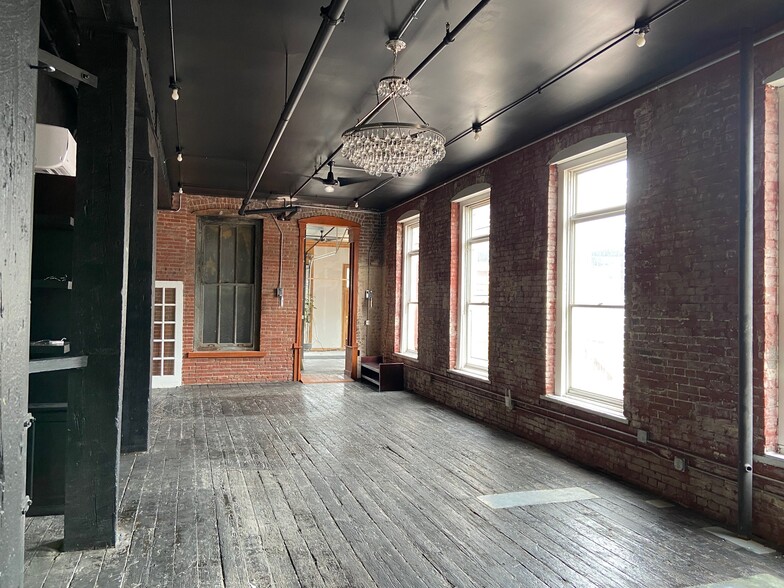 1319 Hickory St, Kansas City, MO for sale - Interior Photo - Image 3 of 4