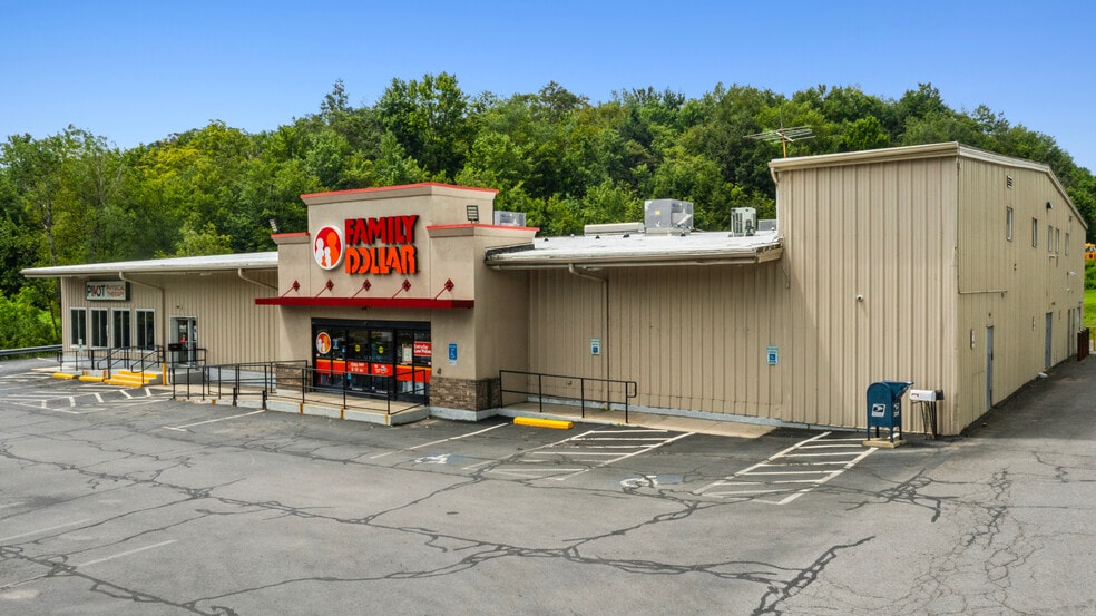 208 S Main St, Moscow, PA for sale - Building Photo - Image 3 of 8