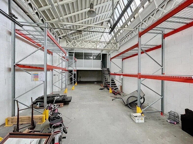 195 Avenue Francis De Pressensé, Vénissieux for lease - Interior Photo - Image 2 of 9