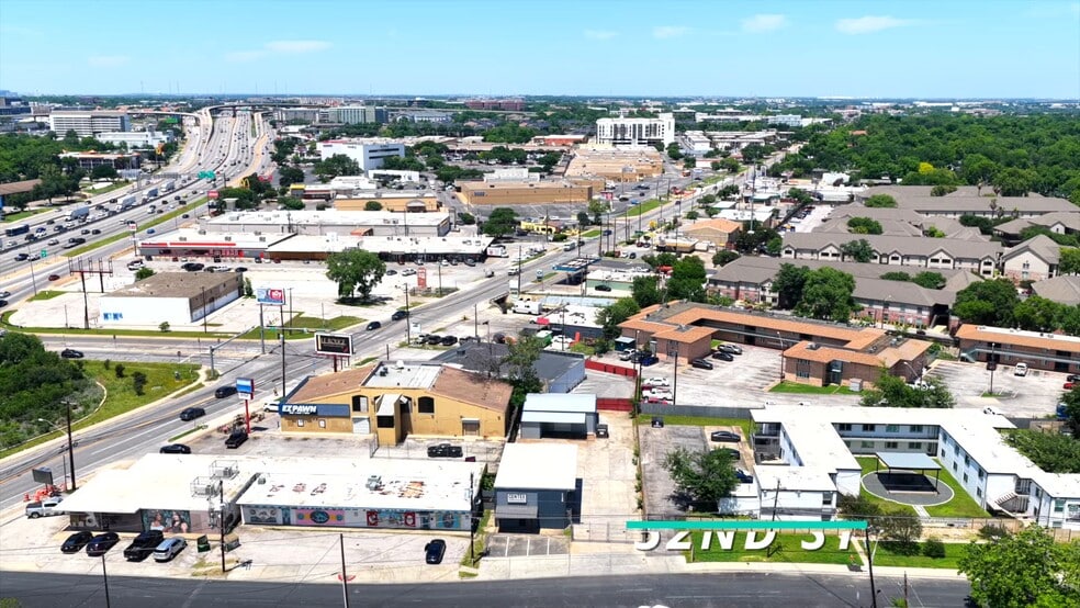 1120 E 52nd St, Austin, TX à vendre - Vidéo sur l’inscription commerciale - Image 2 de 34