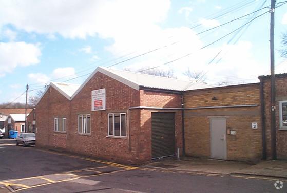 Church Rd, Romford à louer - Photo du bâtiment - Image 2 de 4