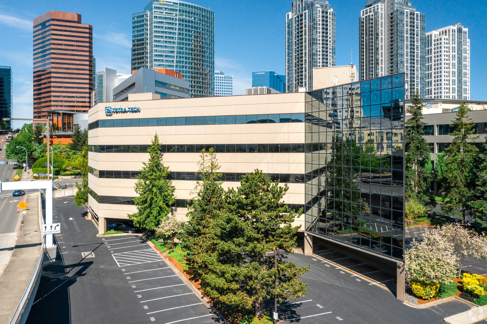400 112th Ave NE, Bellevue, WA for lease Primary Photo- Image 1 of 8