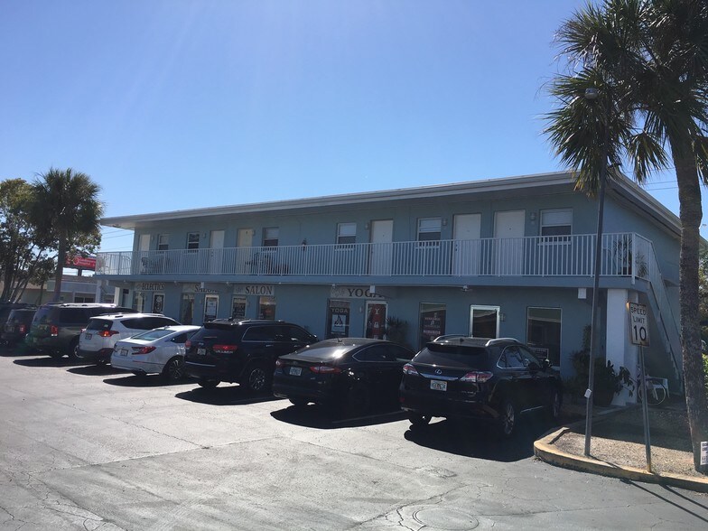 12729 Mcgregor Blvd, Fort Myers, FL à vendre - Photo du bâtiment - Image 2 de 10