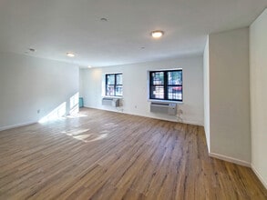 3923 Carpenter Ave, Bronx, NY for lease Interior Photo- Image 2 of 5
