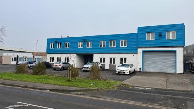 Masons Road Industrial Units portefeuille de 2 propriétés à vendre sur LoopNet.ca Photo du bâtiment- Image 1 de 8