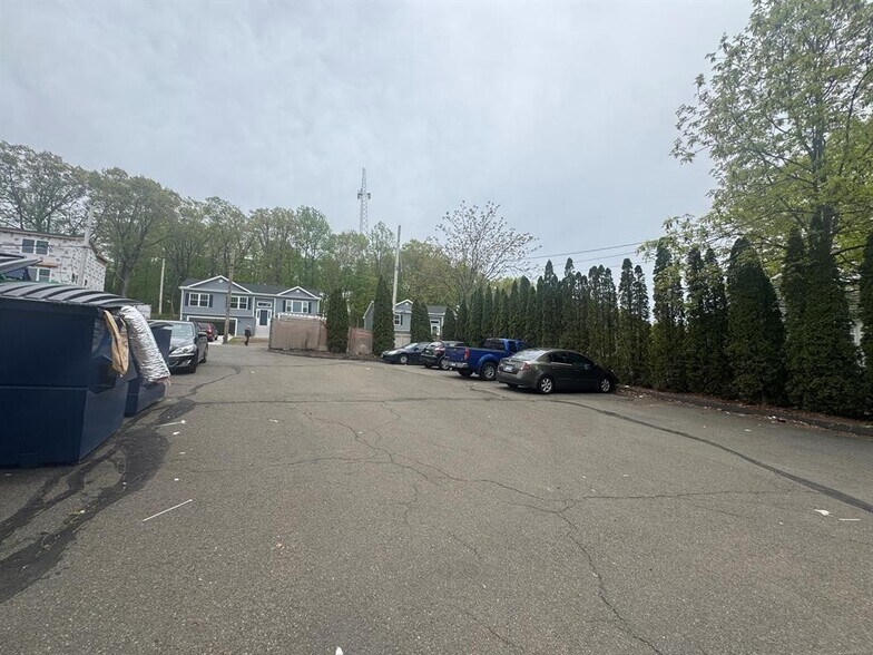 207 Burwell Rd, West Haven, CT à vendre - Photo du bâtiment - Image 2 de 4