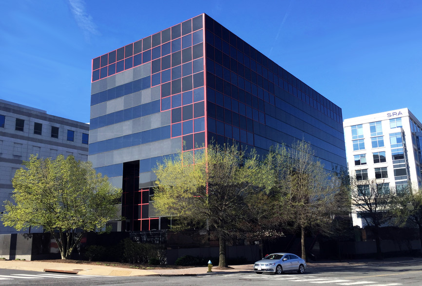 3330 N Washington Blvd, Arlington, VA for lease - Building Photo - Image 1 of 1