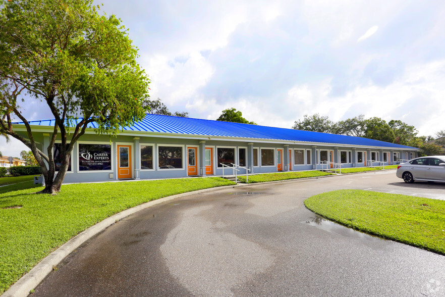 7527-7573 Ulmerton Rd, Largo, FL for lease - Building Photo - Image 3 of 15