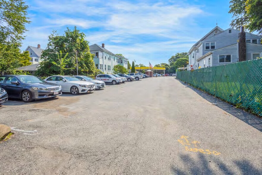 1015 Hyde Park Ave, Hyde Park, MA for sale - Building Photo - Image 2 of 9