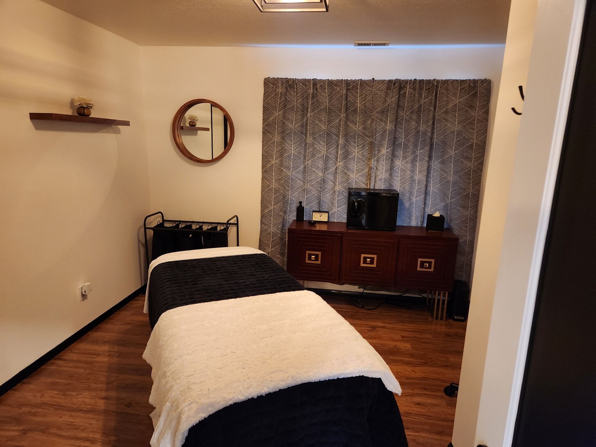 1320 Market St, Kirkland, WA for lease Interior Photo- Image 1 of 3