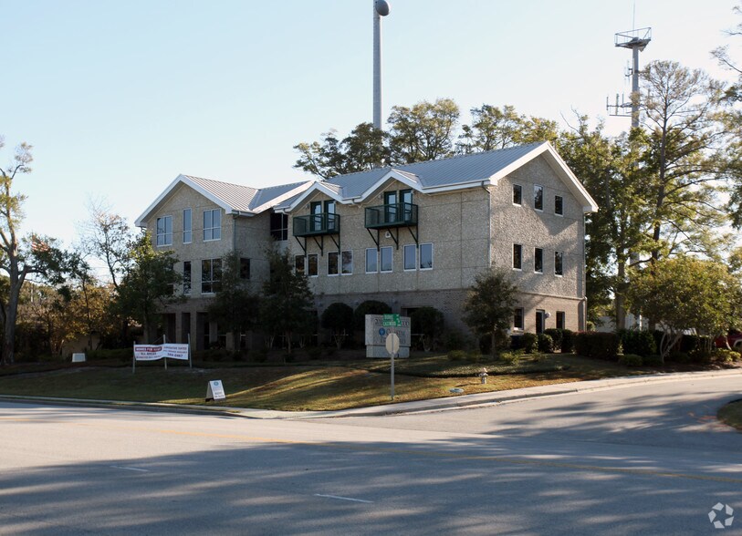 2018 Eastwood Rd, Wilmington, NC à louer - Photo principale - Image 1 de 27