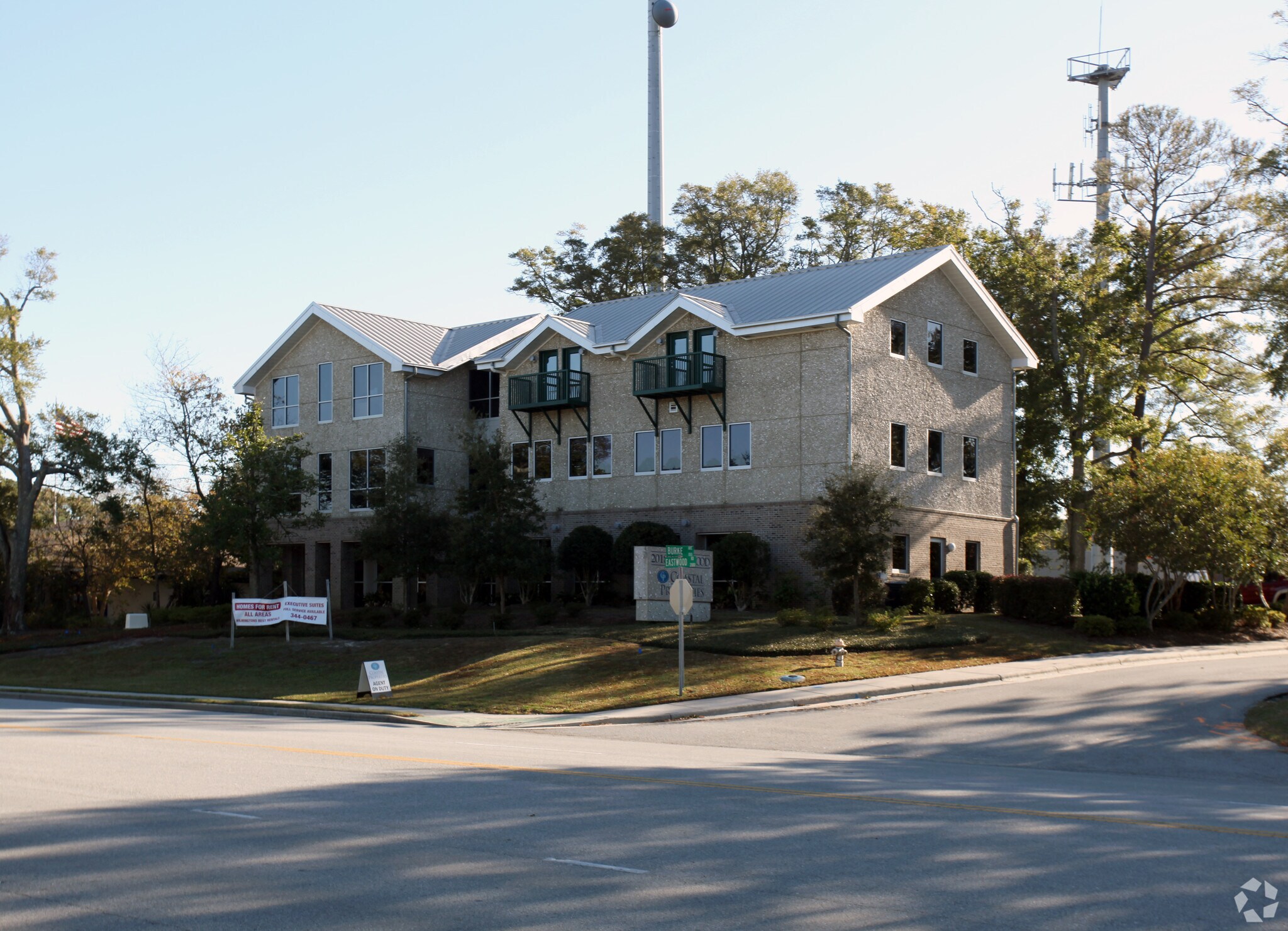 2018 Eastwood Rd, Wilmington, NC à louer Photo principale- Image 1 de 28