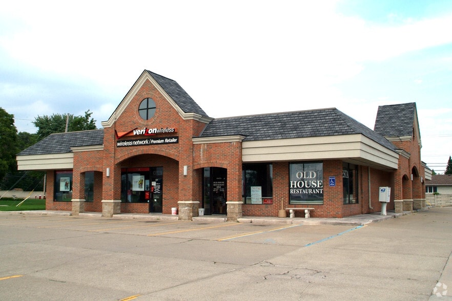 44472-44484 Mound Rd, Sterling Heights, MI for lease - Primary Photo - Image 1 of 3