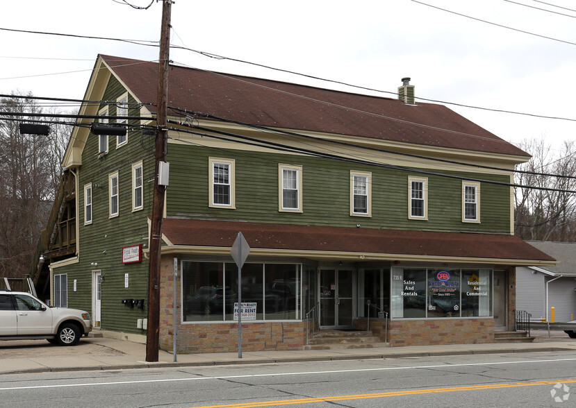 733-735 Main St, West Warwick, RI à vendre - Photo principale - Image 1 de 1