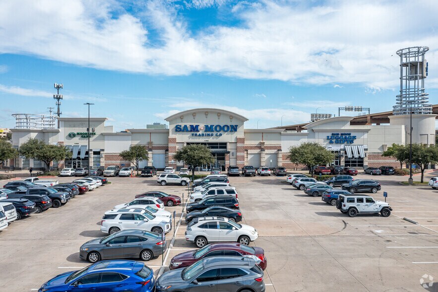 11818-11834 Harry Hines Blvd, Dallas, TX à louer - Photo du bâtiment - Image 3 de 6
