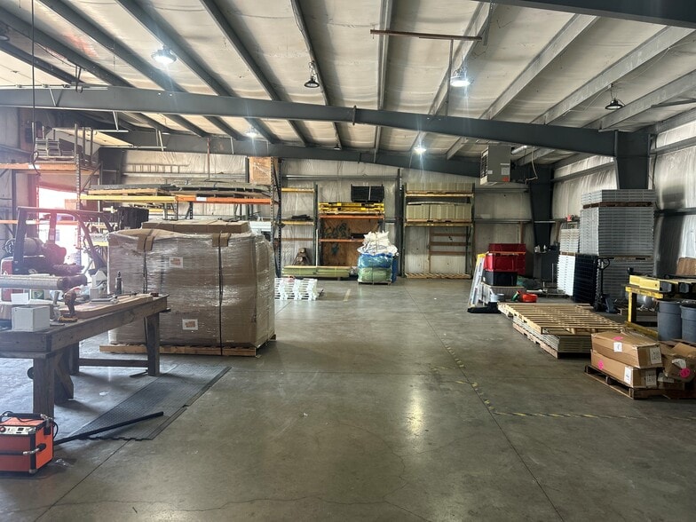 272 James Burr Blvd, Kearneysville, WV for lease - Interior Photo - Image 2 of 7