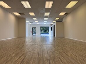 517 N Lake Ave, Twin Lakes, WI à louer Photo intérieure- Image 1 de 7