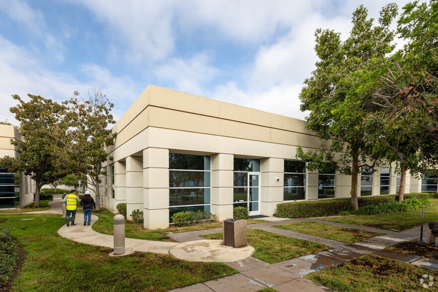 16263 Laguna Canyon Rd, Irvine, CA à louer - Photo principale - Image 2 de 6
