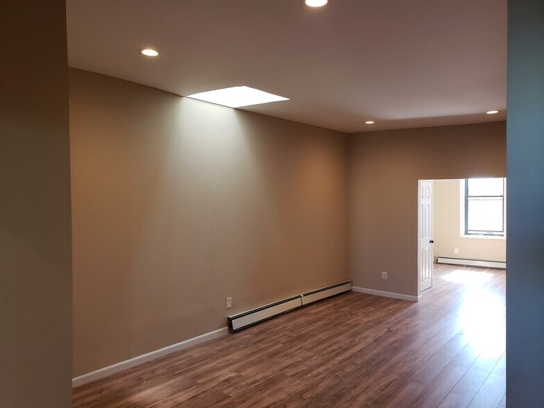 309 Martin Luther King Jr Dr, Jersey City, NJ à vendre - Photo intérieure - Image 3 de 15