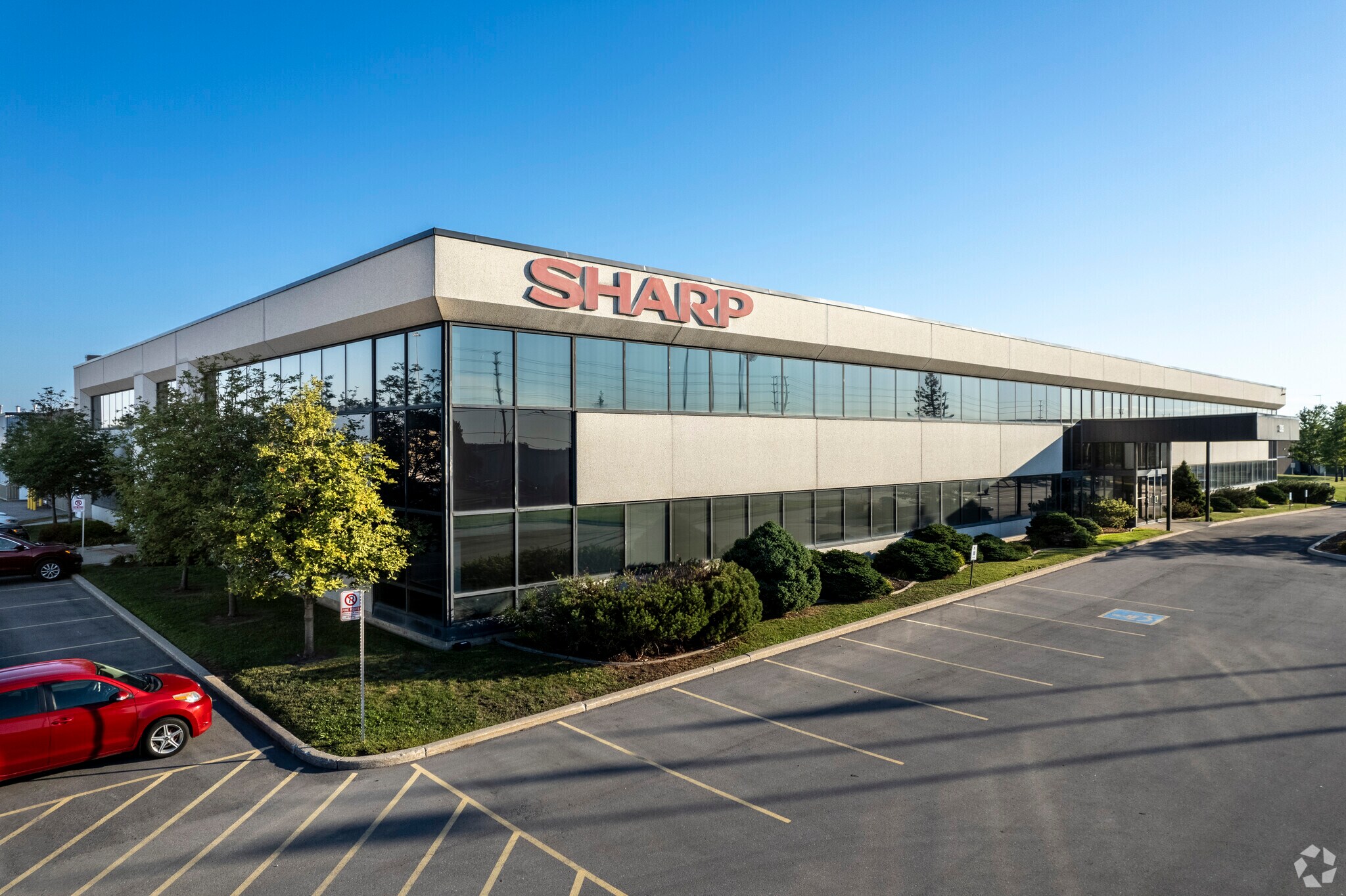 335 Britannia Rd E, Mississauga, ON for lease Primary Photo- Image 1 of 4