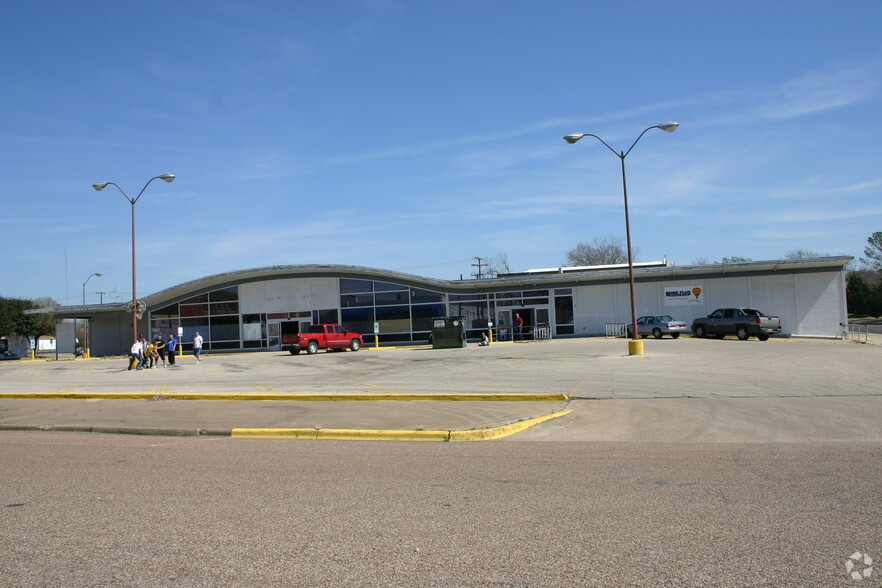 104 N Paris St, Mexia, TX à vendre - Photo du bâtiment - Image 2 de 3