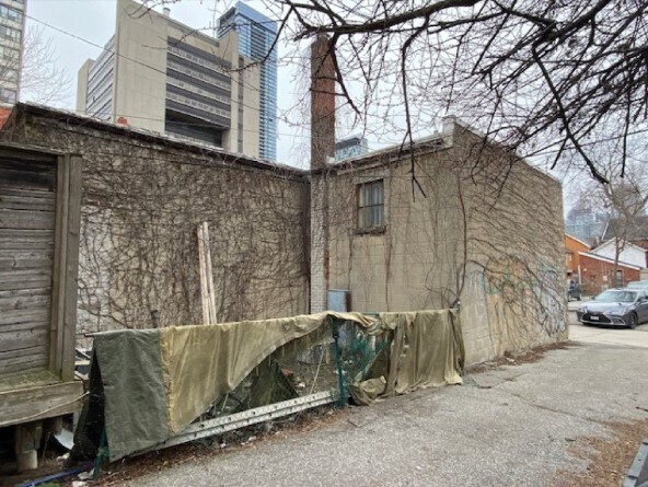 9 R Baldwin St, Toronto, ON à vendre - Photo du bâtiment - Image 3 de 3