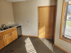 421 21st Ave, Longmont, CO for lease Interior Photo- Image 1 of 8