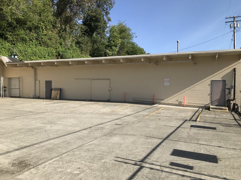 335 N Wycoff Ave, Bremerton, WA à louer - Photo du bâtiment - Image 3 de 18