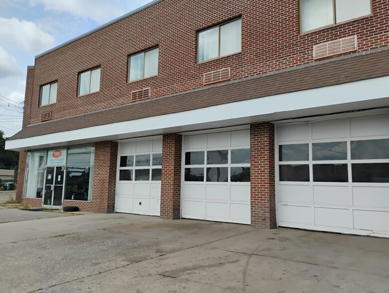 233 White St, Danbury, CT for lease - Building Photo - Image 1 of 5