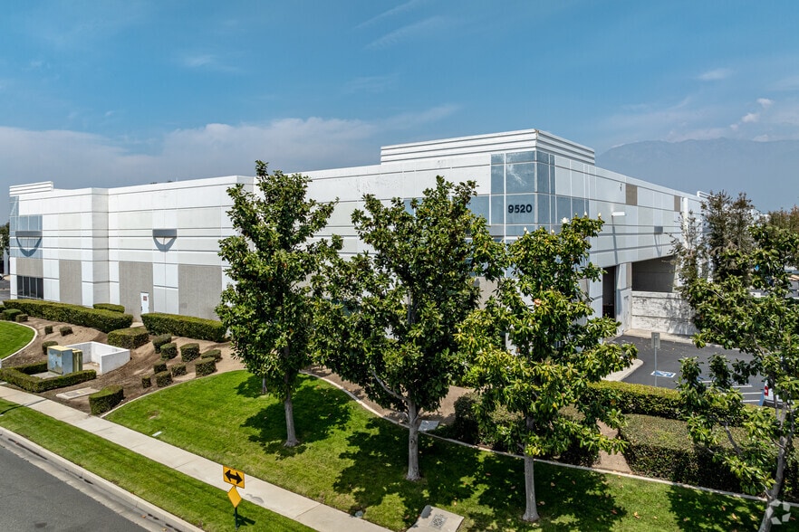 9520 7th St, Rancho Cucamonga, CA for lease - Primary Photo - Image 1 of 13