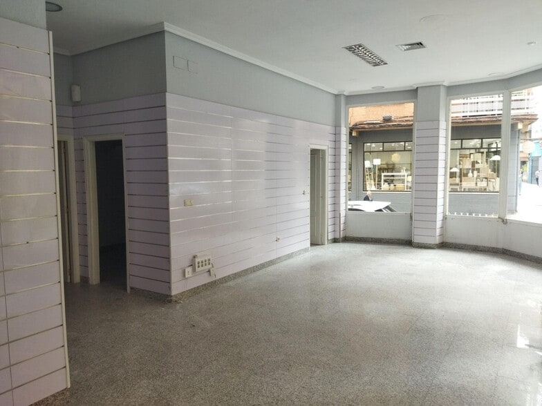 Retail in Cáceres, Cáceres for lease - Building Photo - Image 2 of 8