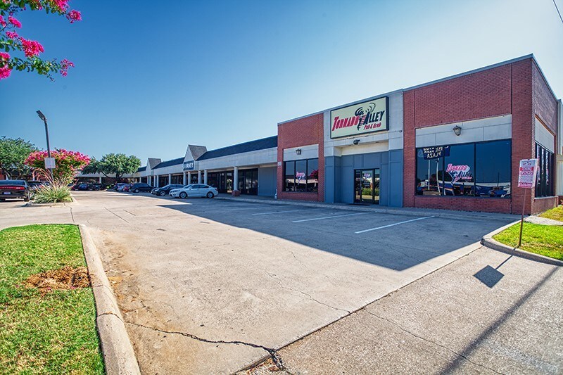 359 Lake Park Rd, Lewisville, TX à louer - Photo du bâtiment - Image 3 de 3
