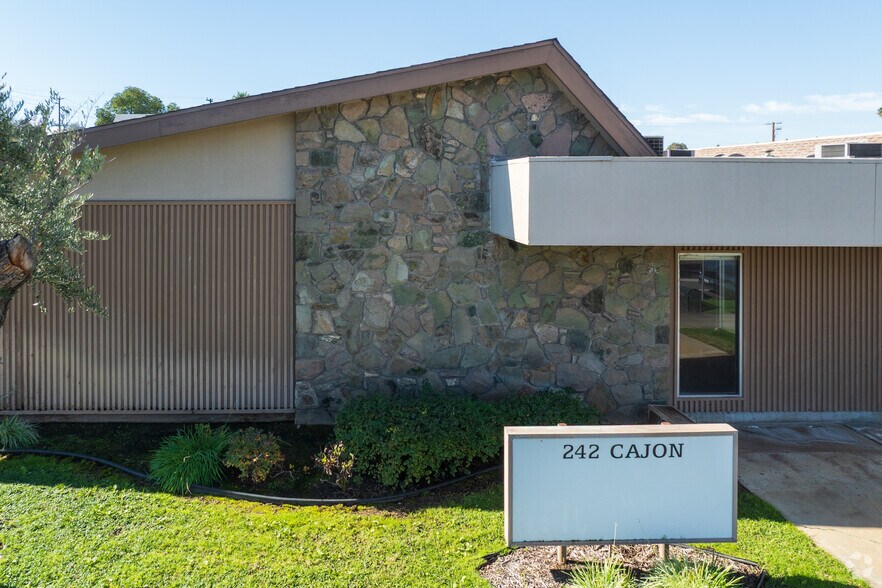 242 Cajon St, Redlands, CA for lease - Building Photo - Image 3 of 6