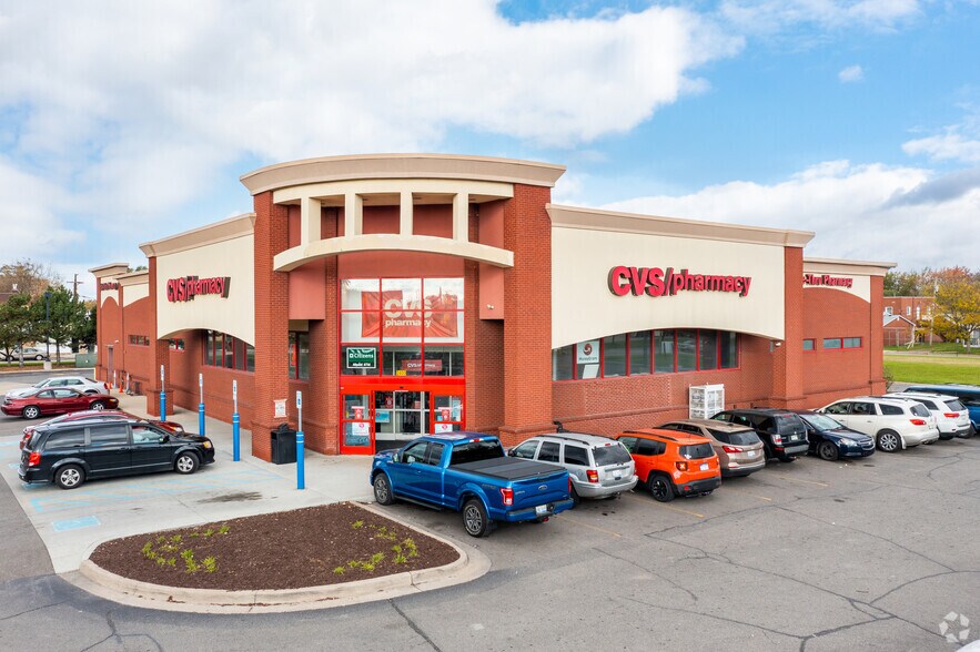 2400 Fort St, Lincoln Park, MI à louer - Photo du bâtiment - Image 2 de 6