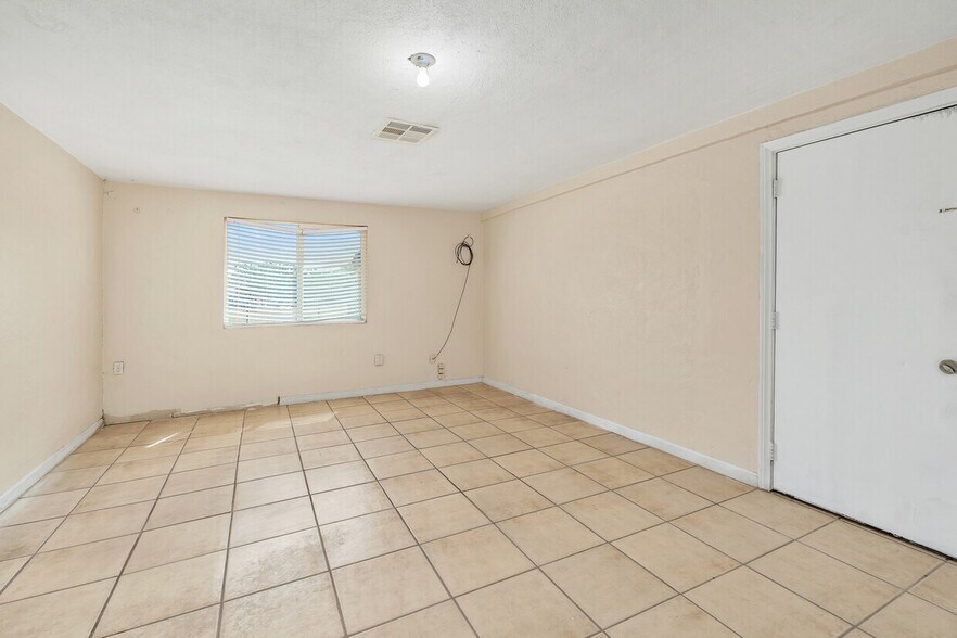 5915 Weepatch Hwy, Bakersfield, CA à vendre - Photo intérieure - Image 3 de 59