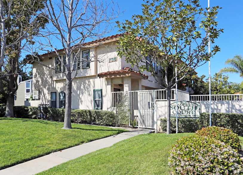 736 Baker St, Costa Mesa, CA à vendre - Photo principale - Image 1 de 1