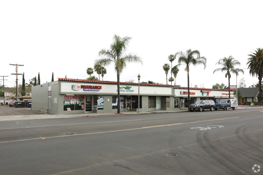 701-723 S Escondido Blvd, Escondido, CA for lease - Building Photo - Image 2 of 9