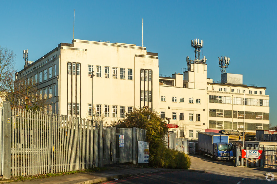 East Ln, Wembley for lease - Primary Photo - Image 1 of 9