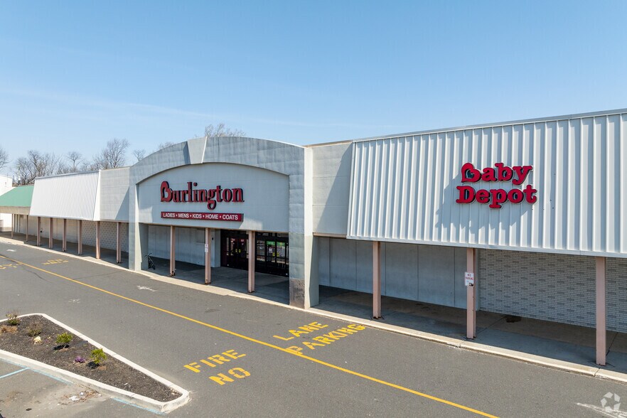3681 Us-9 Hwy, Freehold, NJ à louer - Photo du bâtiment - Image 2 de 8
