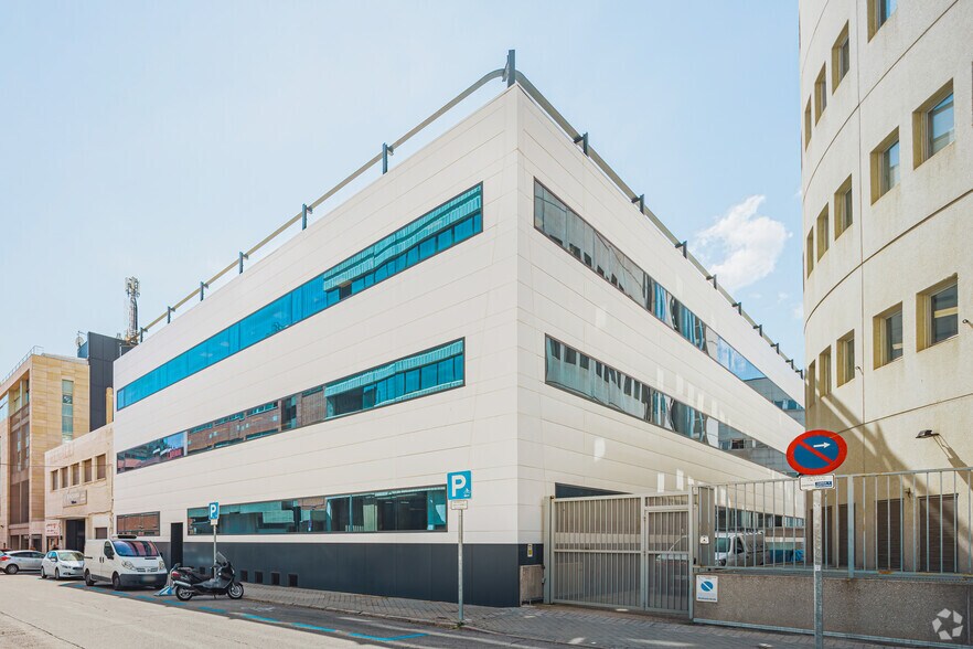 Calle de Torregalindo, 1, Madrid, Madrid à louer - Photo du bâtiment - Image 3 de 32