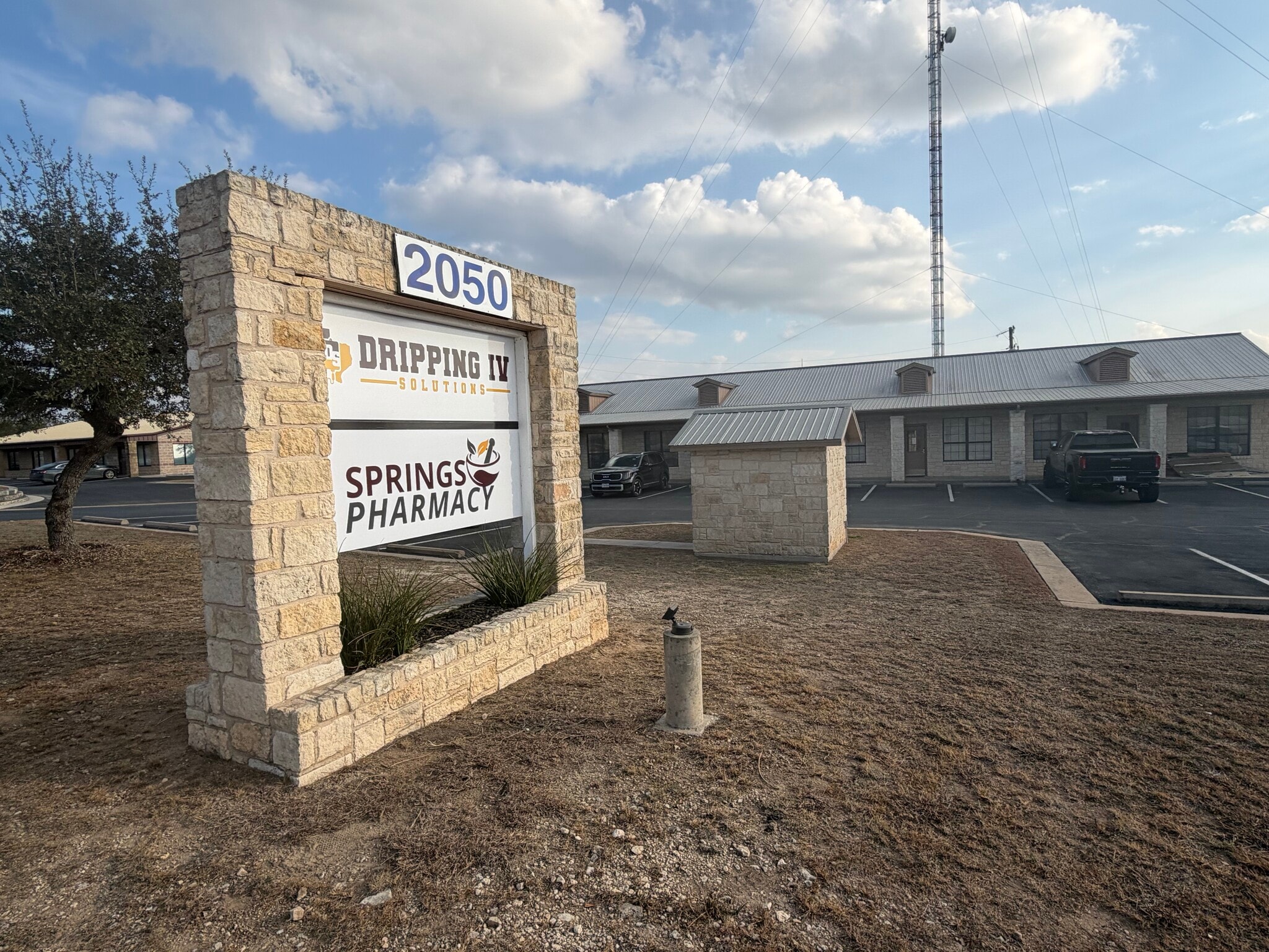 2050 US-290 Hwy, Dripping Springs, TX for lease Primary Photo- Image 1 of 9