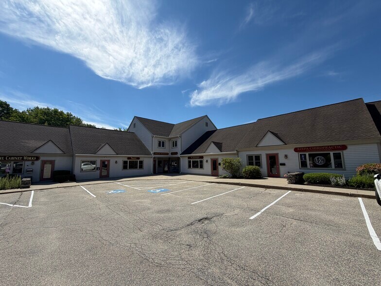 62 Portsmouth Ave, Stratham, NH à louer - Photo du bâtiment - Image 2 de 19