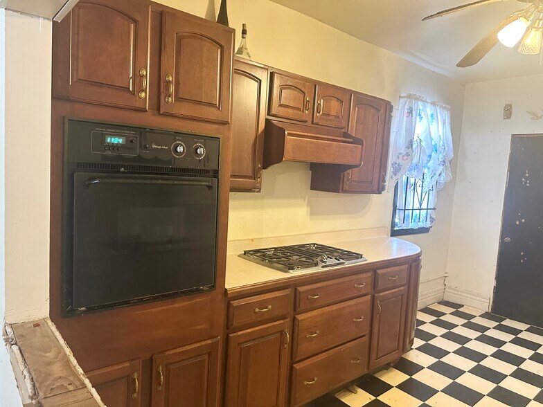 1677 Main St, Buffalo, NY à vendre - Photo du bâtiment - Image 2 de 17